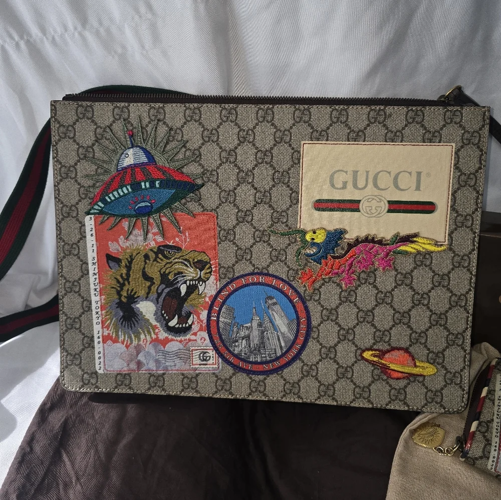 Gucci GG Limited Edition Supreme Courrier Messenger Crossbody Bag